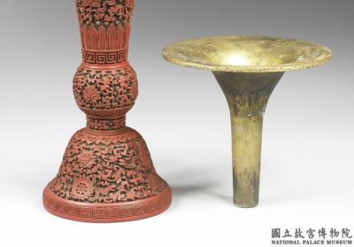 图片[3]-Gu-shaped carved red lacquer vase with decoration of lotus scrolls and the Eight Treasures, Qing dynasty, Qianlong reign (1736-1795)-China Archive